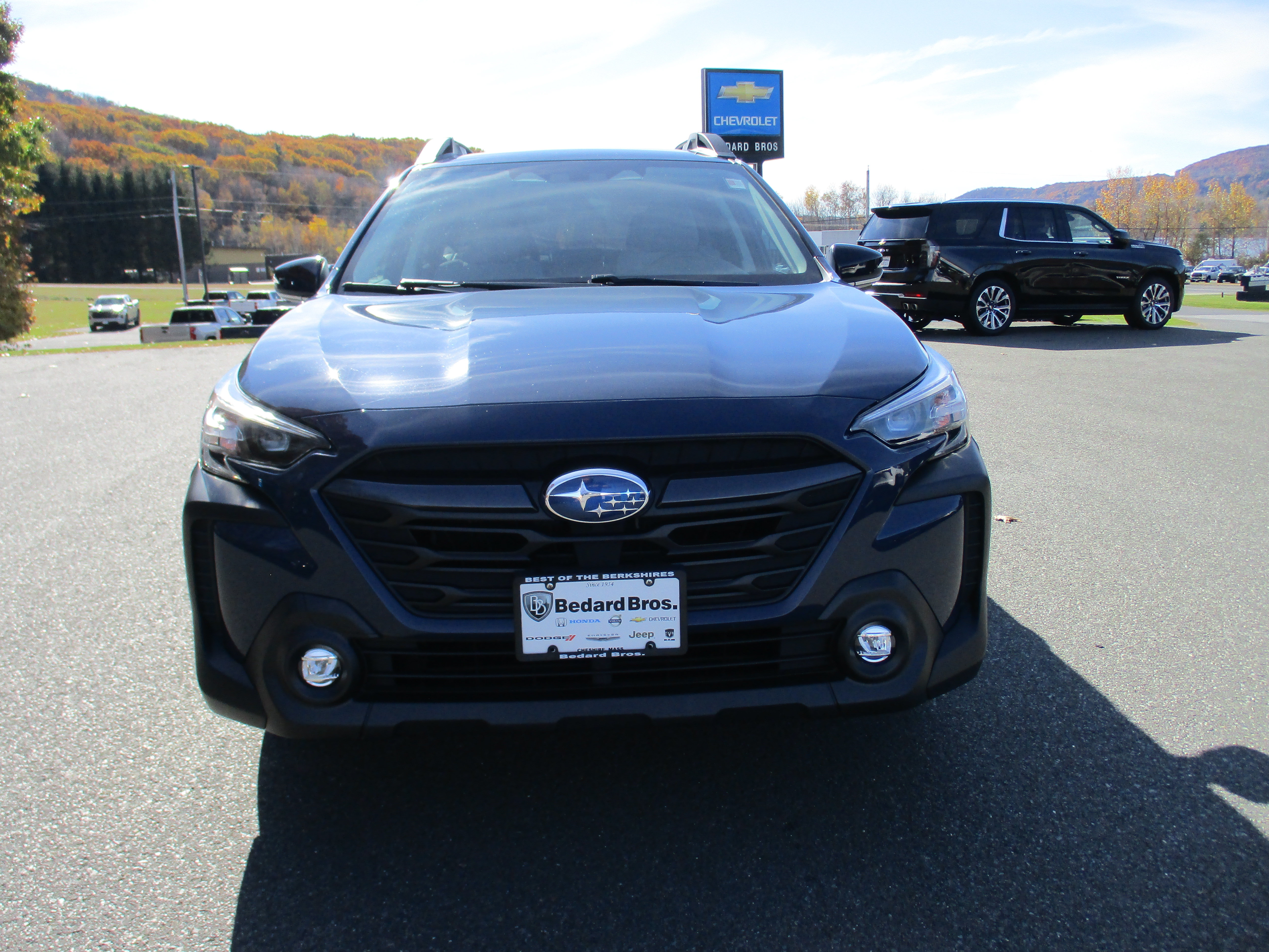 Used 2023 Subaru Outback Premium AWD/4WD image 2