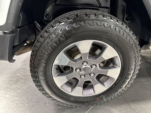 Used 2019 Jeep Wrangler Unlimited Sahara AWD/4WD image 17