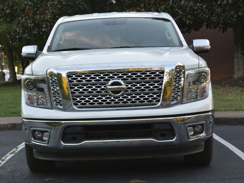 Used 2017 Nissan Titan SL image 2