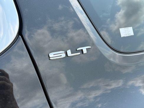 Used 2023 GMC Acadia SLT AWD/4WD image 46