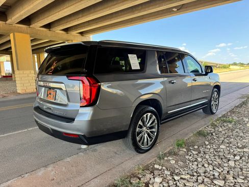 Used 2021 GMC Yukon XL Denali w/ LPO, Illumination Package AWD/4WD image 3