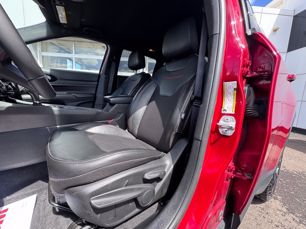 Used 2025 Jeep Compass Trailhawk AWD/4WD image 14
