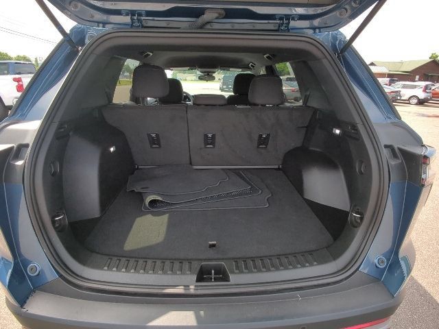 Used 2026 Chevrolet Equinox LT AWD/4WD image 32