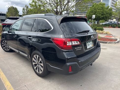 Used 2018 Subaru Outback 3.6R Touring AWD/4WD image 4