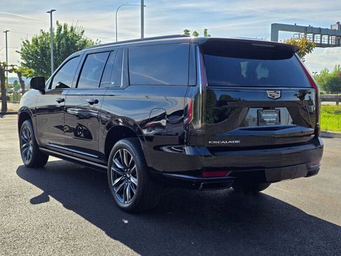 Used 2021 Cadillac Escalade ESV Sport Platinum AWD/4WD image 3