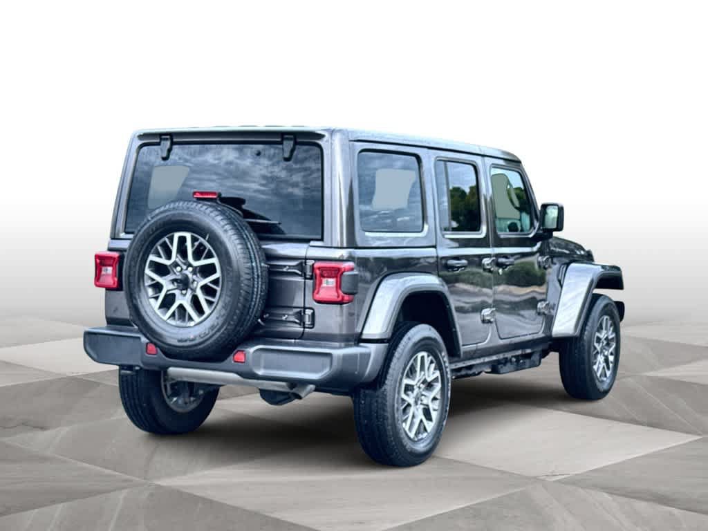 Used 2026 Jeep Wrangler Unlimited Sahara AWD/4WD image 8