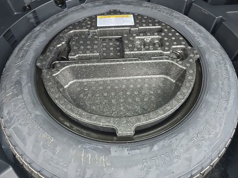 Used 2025 Toyota Corolla Cross XLE w/ Convenience Package AWD/4WD image 33