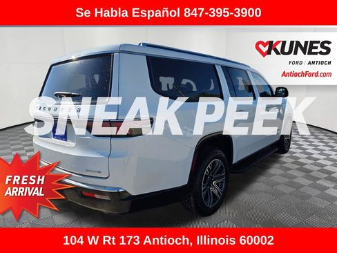 Used 2024 Jeep Wagoneer L Series II w/ Flexible Seating Group AWD/4WD image 9
