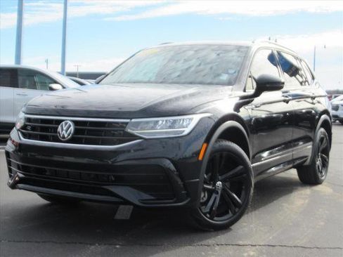 Used 2023 Volkswagen Tiguan SE R-Line image 3