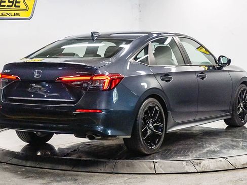 Used 2025 Honda Civic Sport image 4