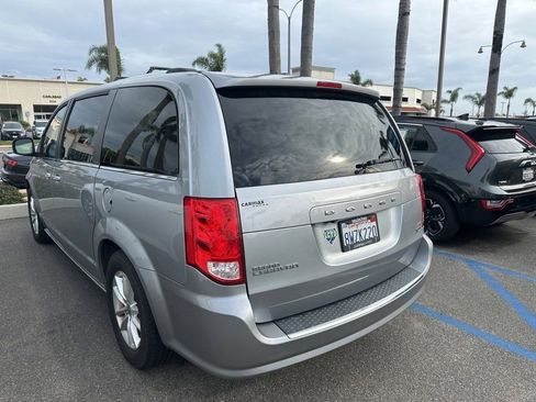 Used 2019 Dodge Grand Caravan SXT image 4