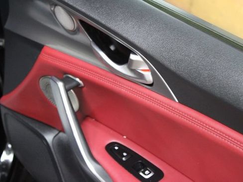 Used 2020 Kia Stinger GT2 image 11