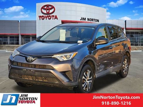 Used 2018 Toyota RAV4 LE image 3