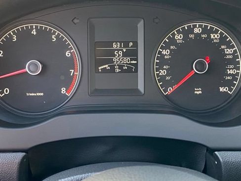 Used 2011 Volkswagen Jetta Sedan FWD image 20