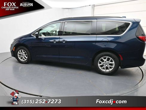 Used 2022 Chrysler Pacifica Touring-L FWD image 2