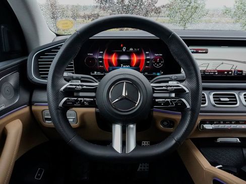 Used 2024 Mercedes-Benz GLS 450 4MATIC image 10