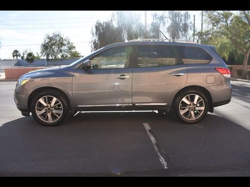 Used 2015 Nissan Pathfinder Platinum AWD/4WD image 4