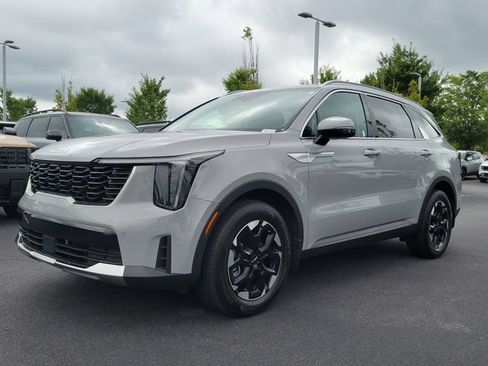 Certified 2024 Kia Sorento S FWD image 33