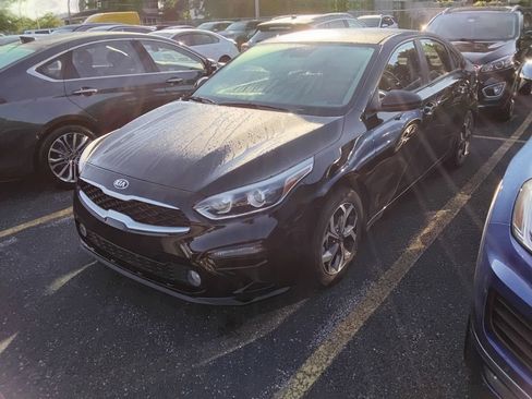 Used 2021 Kia Forte LXS FWD image 2