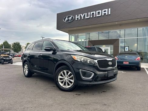 Used 2016 Kia Sorento LX FWD image 2