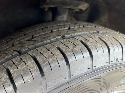 Used 2023 Chrysler Pacifica Touring-L image 23