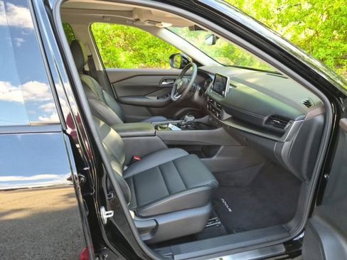Used 2023 Nissan Rogue SV w/ SV Premium B Package AWD/4WD image 11
