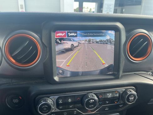 Used 2020 Jeep Gladiator Mojave image 15