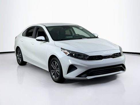 Used 2024 Kia Forte LXS w/ LXS Technology Package image 3