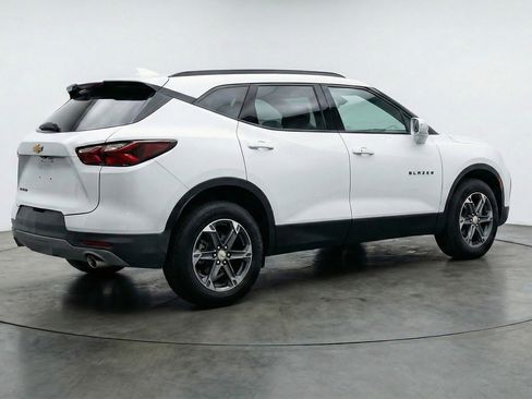 Used 2025 Chevrolet Blazer LT FWD image 9