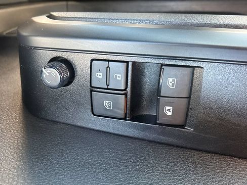 Used 2023 Toyota Tacoma SR w/ SR Convenience Package AWD/4WD image 18