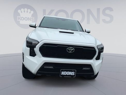 Used 2024 Toyota Tacoma TRD Sport w/ TRD Sport Upgrade Package AWD/4WD image 4