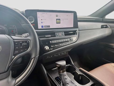 Used 2025 Lexus ES 300h w/ Accessory Package (Z2) FWD image 28