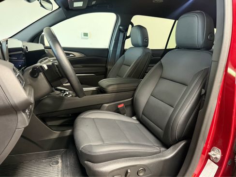 Used 2025 Chevrolet Traverse LT w/ Driver Confidence Package AWD/4WD image 13