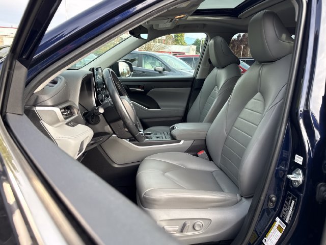 Used 2021 Toyota Highlander XLE AWD/4WD image 17