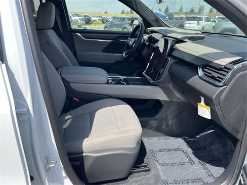 New 2025 GMC Acadia Elevation image 29