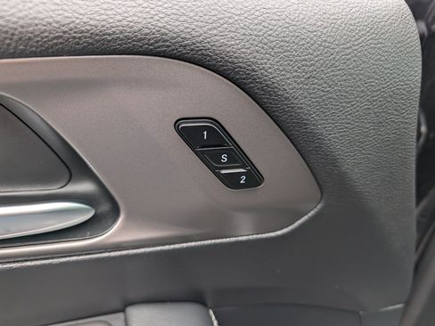Used 2025 Chrysler Pacifica Select FWD image 21
