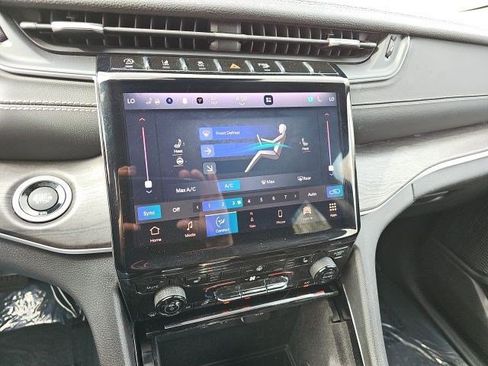 Used 2023 Jeep Grand Cherokee Limited w/ Black Appearance Package image 21