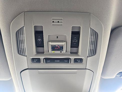 Used 2023 Toyota Highlander Platinum image 29