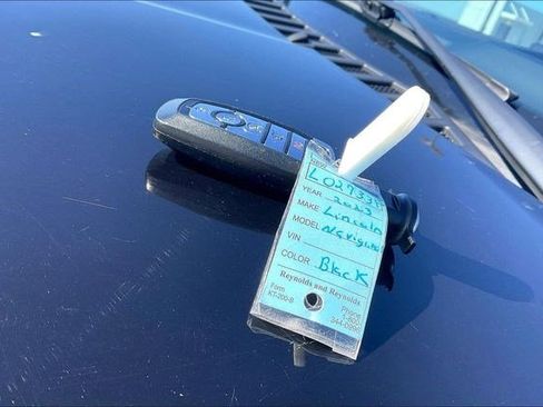 Used 2023 Lincoln Navigator Reserve image 12