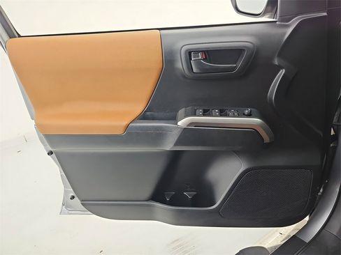 Used 2019 Toyota Tacoma SR5 image 30