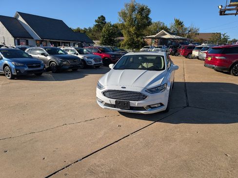 Used 2018 Ford Fusion Titanium image 2