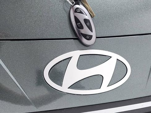 Used 2025 Hyundai Elantra SEL FWD image 41