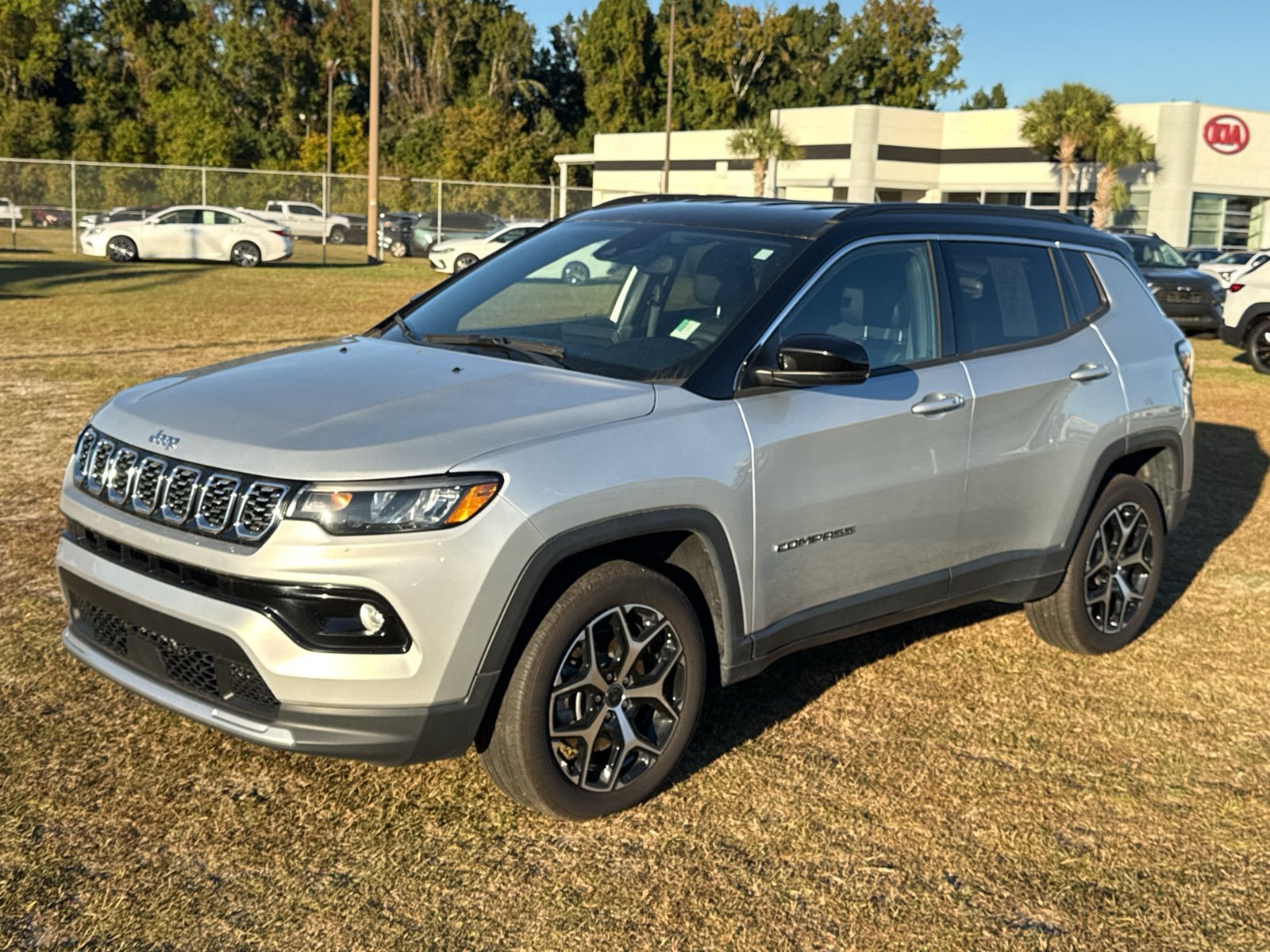 Used 2025 Jeep Compass Limited AWD/4WD image 3
