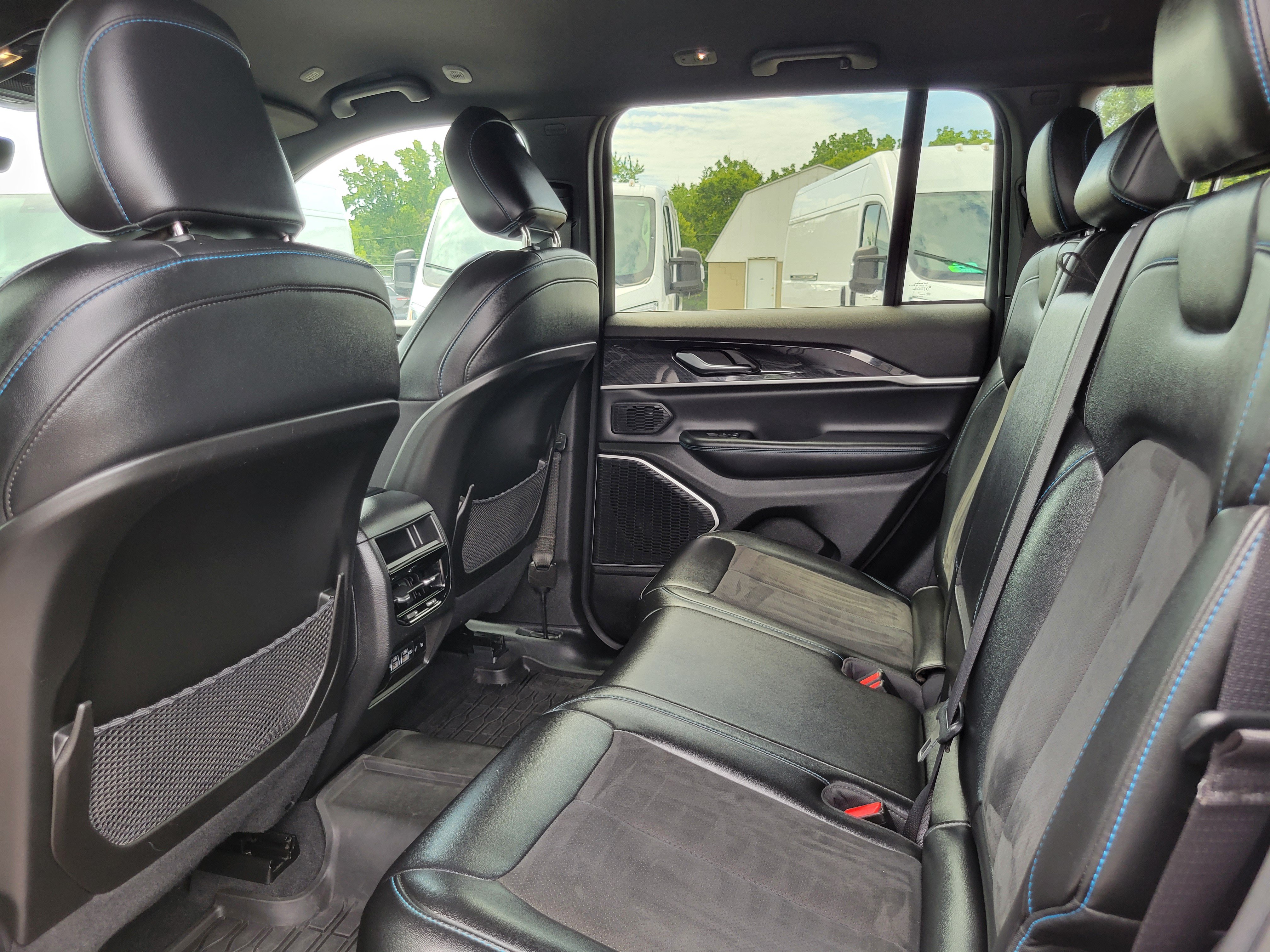 Used 2023 Jeep Grand Cherokee Trailhawk AWD/4WD image 17