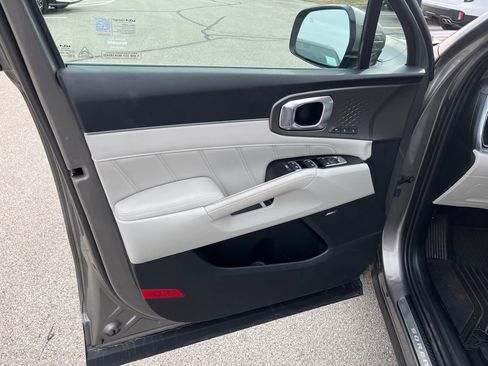 Certified 2025 Kia Sorento SX Prestige image 10