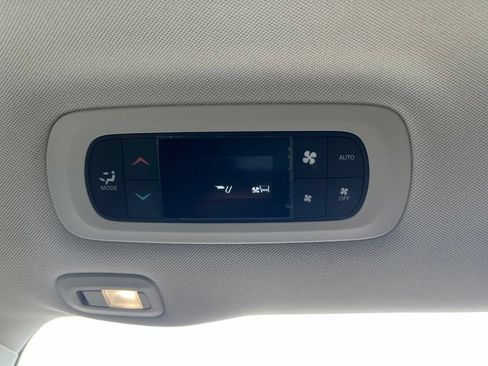 Used 2017 Chrysler Pacifica Limited w/ Advanced Safetytec Group FWD image 20