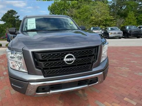 Used 2023 Nissan Titan SV w/ SV Convenience Package RWD image 4