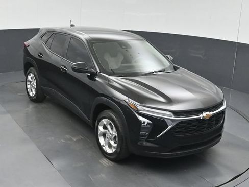 Used 2026 Chevrolet Trax LS w/ LS Convenience Package FWD image 44