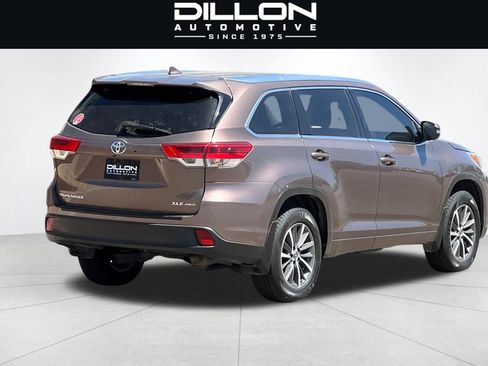 Used 2018 Toyota Highlander XLE AWD/4WD image 4