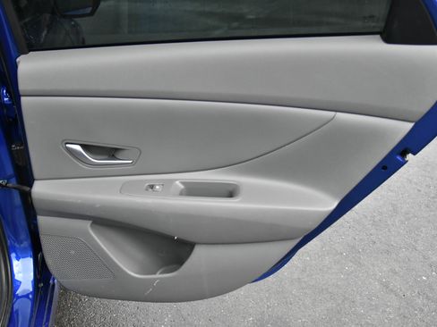 Used 2023 Hyundai Elantra SE image 32